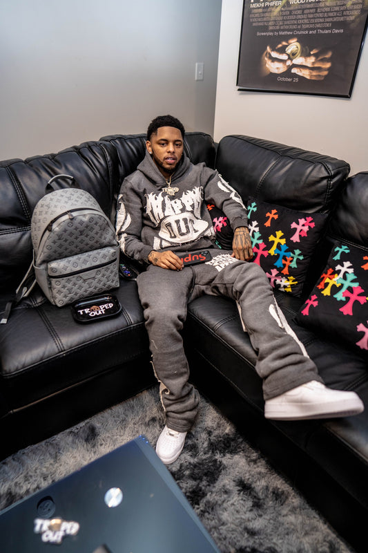 Trap pants 2.0 - Gray color with hoddie man model 